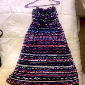 Strapless long dress with pockets. It fits beautifully and super comfy